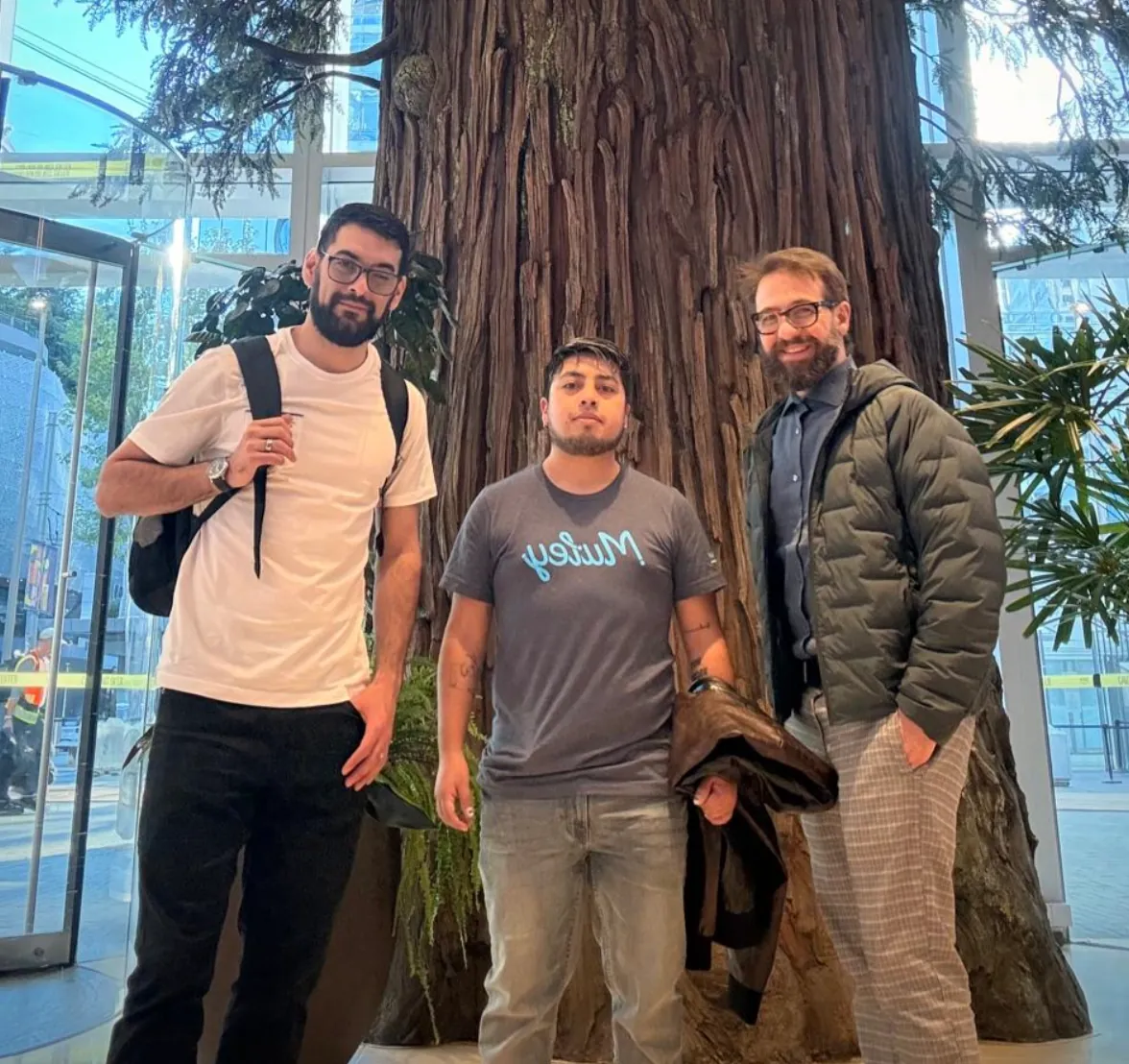 Equipo Vantegrate junto al árbol en Salesforce Tower, San Francisco